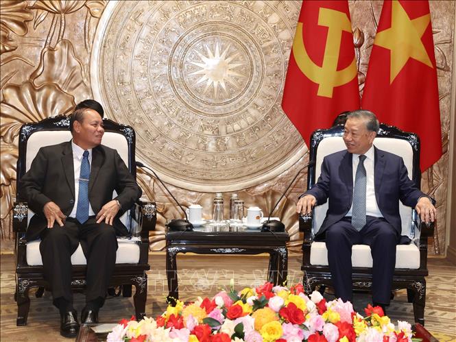 Tổng Bí thư, Chủ tịch nước Tô Lâm tiếp đồng chí Vilay Lakhamphong, Ủy viên Bộ Chính trị, Thường trực Ban Bí thư Trung ương Đảng Nhân dân Cách mạng Lào. Ảnh: Thống Nhất – TTXVN