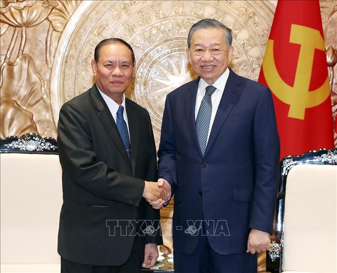 Tổng Bí thư, Chủ tịch nước Tô Lâm tiếp đồng chí Vilay Lakhamphong, Ủy viên Bộ Chính trị, Thường trực Ban Bí thư Trung ương Đảng Nhân dân Cách mạng Lào. Ảnh: Thống Nhất – TTXVN