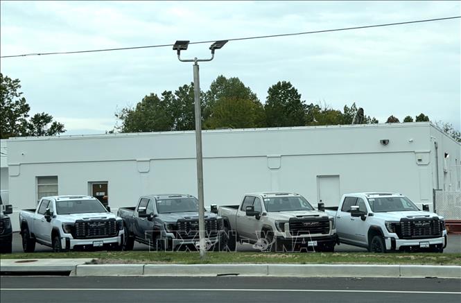 Ô tô được bày bán bên ngoài sân của một đại lý ở bang Maryland (Mỹ). Ảnh: Ngọc Quang – PV TTXVN tại Mỹ