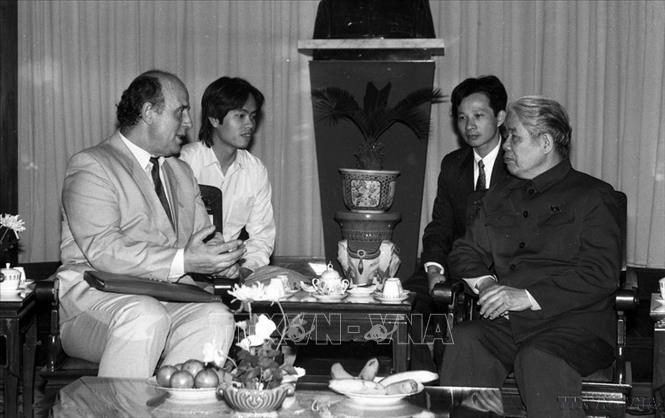 Tổng Bí thư Đỗ Mười tiếp thành viên tổ chức Unesco sang giúp Việt Nam về tin học (1991). Ảnh: Xuân Tuân - TTXVN