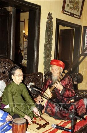 Ngày 1/10/2009, nghệ thuật ca trù của Việt Nam chính thức được UNESCO ghi danh vào Danh sách di sản văn hóa phi vật thể cần được bảo vệ khẩn cấp. Ảnh: Anh Tuấn - TTXVN.