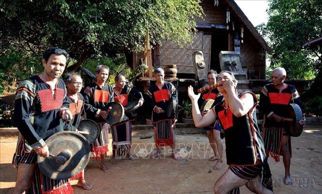 Năm 2005, UNESCO ghi danh Không gian văn hóa Cồng chiêng Tây Nguyên là Kiệt tác truyền khẩu và Di sản văn hóa phi vật thể của nhân loại. Năm 2008, di sản này được chuyển sang Danh sách di sản văn hóa phi vật thể đại diện của nhân loại. Qua đó đánh dấu bước chuyển mình của một loại hình di sản văn hóa phi vật thể tiêu biểu ở Việt Nam. Ảnh: Thanh Hà - TTXVN