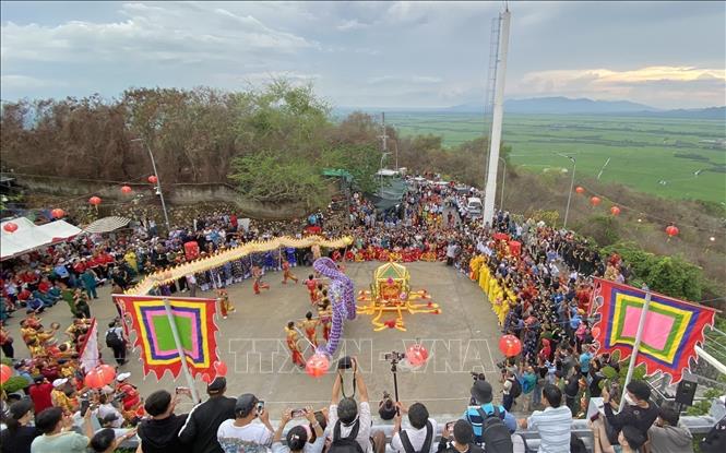 Tháng 12/2024, UNESCO ghi danh di sản văn hóa phi vật thể Lễ hội Vía Bà Chúa Xứ núi Sam vào Danh sách Di sản văn hóa phi vật thể đại diện của nhân loại;. Ảnh: Công Mạo-TTXVN