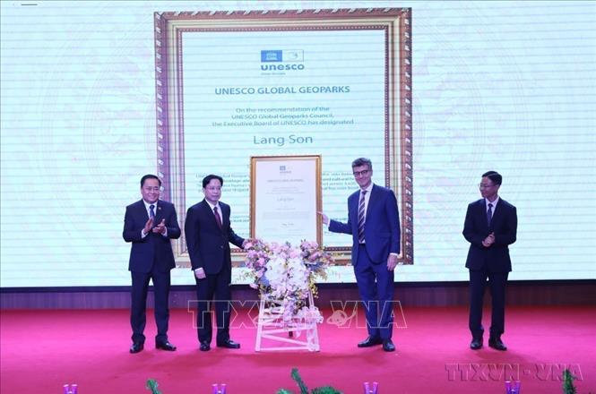 Lễ đón nhận danh hiệu Công viên địa chất toàn cầu UNESCO Lạng Sơn, đánh dấu bước ngoặt quan trọng đưa tỉnh Lạng Sơn gia nhập Mạng lưới Công viên địa chất toàn cầu UNESCO (28/06/2025). Ảnh: Anh Tuấn – TTXVN