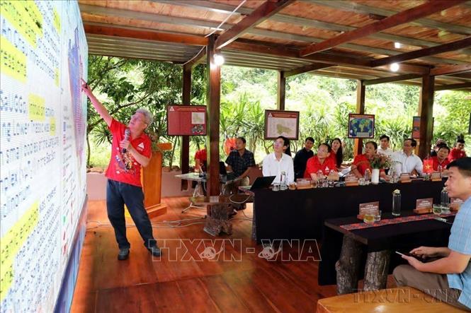  Chuyên gia UNESCO đến thẩm định thực địa hồ sơ đề nghị công nhận Công viên địa chất Lạng Sơn là Công viên địa chất toàn cầu UNESCO (6/7/2024). Ảnh: Văn Đạt - TTXVN
