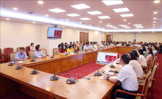 Đảng viên thuộc Đảng bộ Thông tấn xã Việt Nam tham dự Hội nghị trực tuyến tại điểm cầu trụ sở Thông tấn Quốc gia (5 Lý Thường Kiệt, Hà Nội). Ảnh: Phạm Kiên - TTXVN