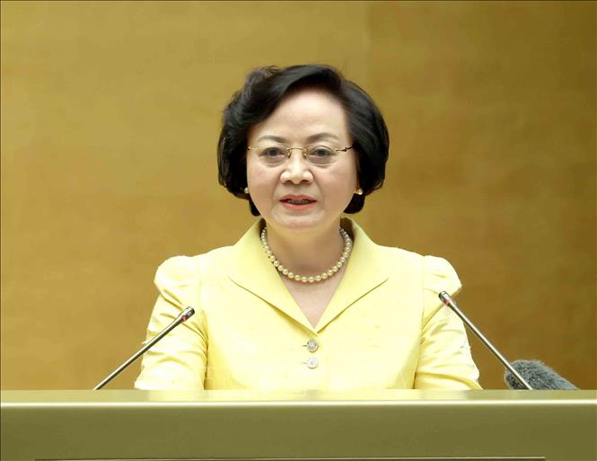 Đồng chí Phạm Thị Thanh Trà, Bí thư Trung ương Đảng, Phó Thủ tướng Chính phủ giới thiệu chuyên đề “Kết luận số 105-KL/TW Hội nghị lần thứ tư Ban Chấp hành Trung ương Đảng khóa XIV về thu hút và trọng dụng nhân tài trong các ngành, lĩnh vực mũi nhọn, phục vụ đất nước phát triển nhanh, bền vững”. Ảnh: Phương Hoa – TTXVN