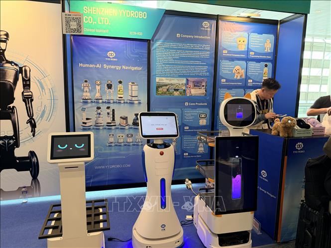 Một gian hàng trưng bày robot tại triển lãm. Ảnh: Lê Anh - PV TTXVN tại Hong Kong (Trung Quốc)