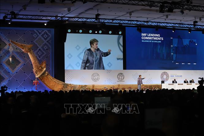Tổng Giám đốc IMF Kristalina Georgieva phát biểu tại Phiên toàn thể Hội nghị Thường niên IMF-WB 2026. Ảnh: Trang Nhung - PV TTXVN tại Thái Lan