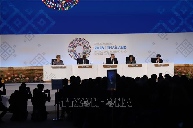 Các nhà lãnh đạo IMF và WB chủ trì Phiên toàn thể sáng 16/10. Ảnh: Trang Nhung - PV TTXVN tại Thái Lan