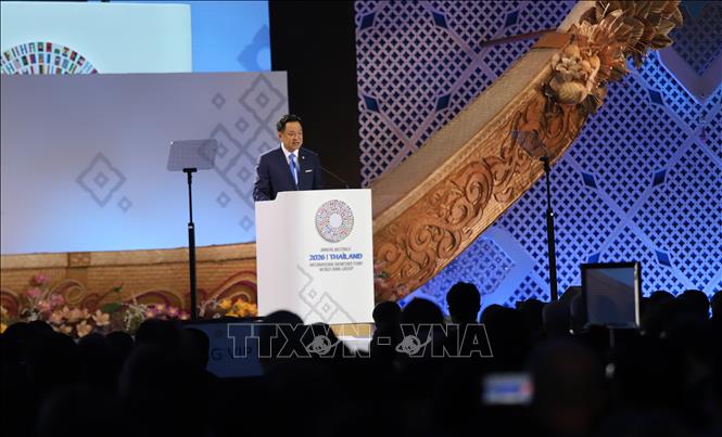 Thủ tướng Thái Lan Anutin Charnvirakul phát biểu mở đầu Phiên toàn thể Hội nghị thường niên IMF-WB 2026. Ảnh: Trang Nhung - PV TTXVN tại Thái Lan