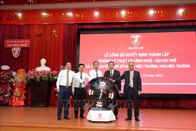 Nghi thức công bố thành lập trường Kỹ thuật và Công nghệ - Đại học Huế. Ảnh: Văn Dũng-TTXVN