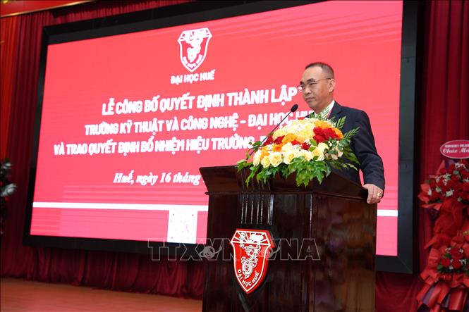 PGS.TS Nguyễn Quang Lịch, Hiệu trưởng Trường Kỹ thuật và Công nghệ - Đại học Huế, phát biểu. Ảnh: Văn Dũng-TTXVN