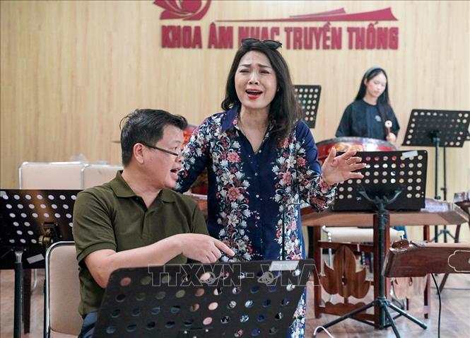 Một buổi tập luyện của các nghệ sĩ tại Học viện Âm nhạc Quốc gia Việt Nam. Ảnh: Khánh Hoà - TTXVN
