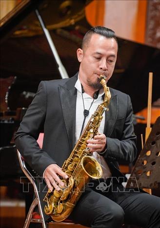 Nghệ sĩ saxophone Lê Duy Mạnh, một trong những nghệ sĩ saxophone hàng đầu tại Việt Nam, hiện đang là giảng viên bộ môn Saxophone Jazz tại Học viện Âm nhạc Quốc gia Việt Nam. Ảnh: Khánh Hoà - TTXVN