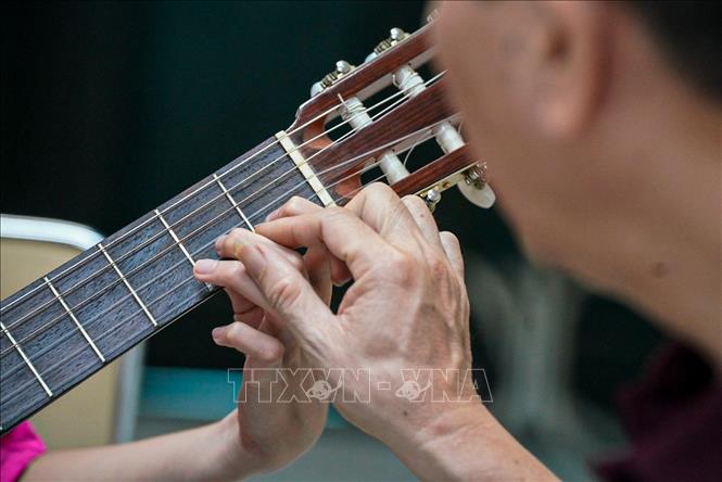 Sự hướng dẫn tận tình của các giảng viên là nền tảng hình thành nên tài năng của các thế hệ nghệ sĩ trong tương lai. Ảnh: Khánh Hoà - TTXVN
