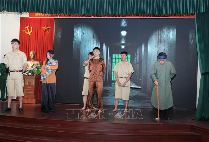 Sinh viên FPT Polytechnic tham gia cuộc thi “Kể chuyện di sản”. Ảnh: Phan Phương - TTXVN