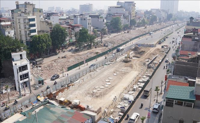 Nhà thầu đang triển khai hai đường đầu cầu vượt Láng Hạ - Giảng Võ. Ảnh: Nguyễn Thắng - TTXVN