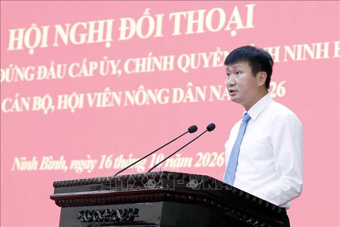 Bí thư Tỉnh uỷ Ninh Bình Trần Huy Tuấn phát biểu tại hội nghị. Ảnh: Thái Thuần – TTXVN