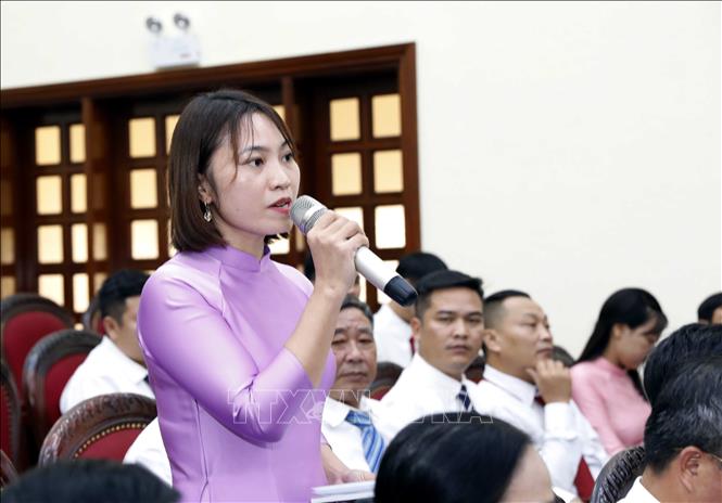 Bà Phan Thị Hiền, Chủ tịch Hội Nông dân phường Nguyễn Uý đặt câu hỏi tại hội nghị. Thái Thuần – TTXVN