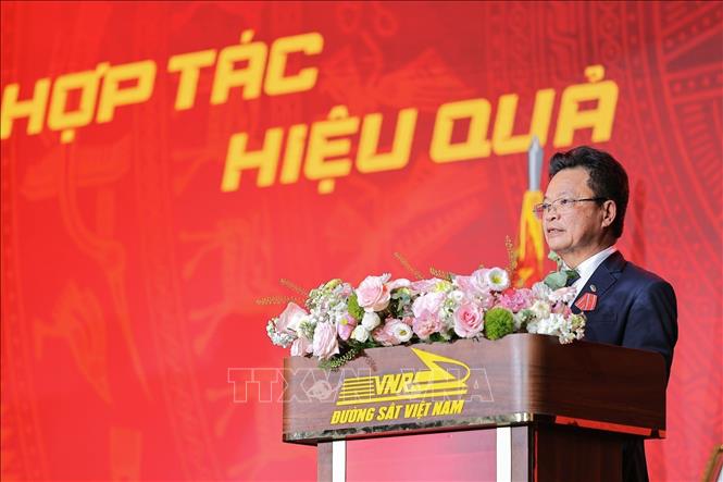 Đồng chí Đặng Sỹ Mạnh, Bí thư Đảng ủy, Chủ tịch Hội đồng thành viên Tập đoàn Đường sắt Quốc gia Việt Nam (VNR) phát biểu. Ảnh: Lê Đông - TTXVN