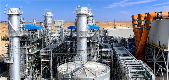 Một cơ sở khai thác dầu khí lớn của Algeria trên sa mạc. Ảnh: TTXVN phát