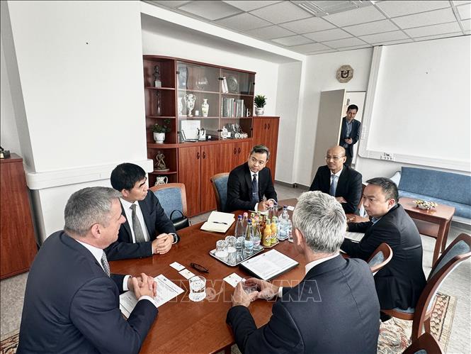Quang cảnh buổi làm việc tại  Trường Đại học Nông nghiệp và Khoa học Sự sống Hungary (MATE). Ảnh: TTXVN phát