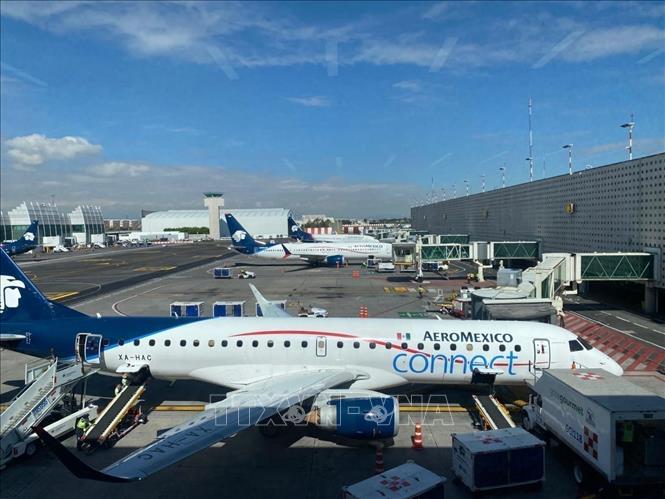 Máy bay của hãng hàng không Aeroméxico tại Sân bay quốc tế Benito Juárez ở thủ đô Mexico City, Mexico. Ảnh: Phương Lan- PVTTXVN tại Mexico 