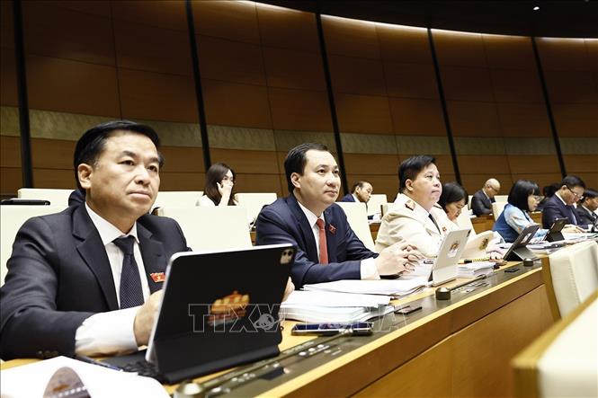 Đoàn đại biểu Quốc hội thành phố Hải Phòng dự khai mạc Kỳ họp thứ hai, Quốc hội khóa XVI. Ảnh: Doãn Tấn - TTXVN