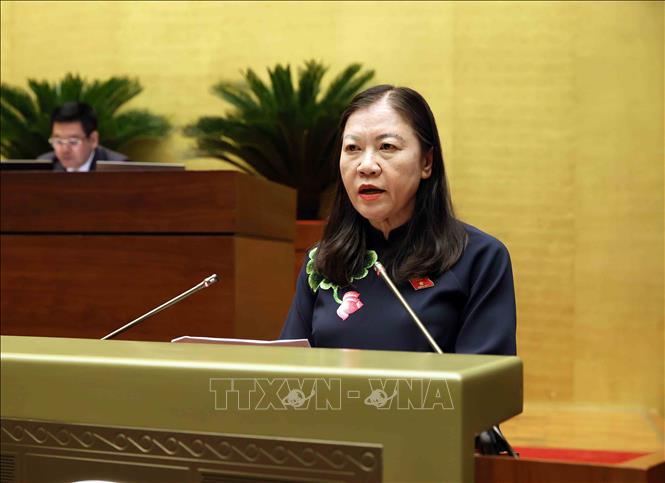 Chủ nhiệm Ủy ban Dân nguyện và Giám sát của Quốc hội Lê Thị Nga trình bày Báo cáo kết quả giám sát việc giải quyết kiến nghị của cử tri gửi đến Kỳ họp thứ nhất, Quốc hội khóa XVI. Ảnh: An Đăng - TTXVN
