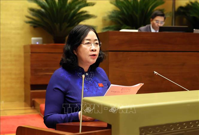 Chủ tịch Ủy ban Trung ương Mặt trận Tổ quốc Việt Nam Bùi Thị Minh Hoài trình bày Báo cáo tổng hợp ý kiến, kiến nghị của cử tri và Nhân dân gửi đến Kỳ họp thứ hai, Quốc hội khóa XVI. Ảnh: An Đăng - TTXVN
