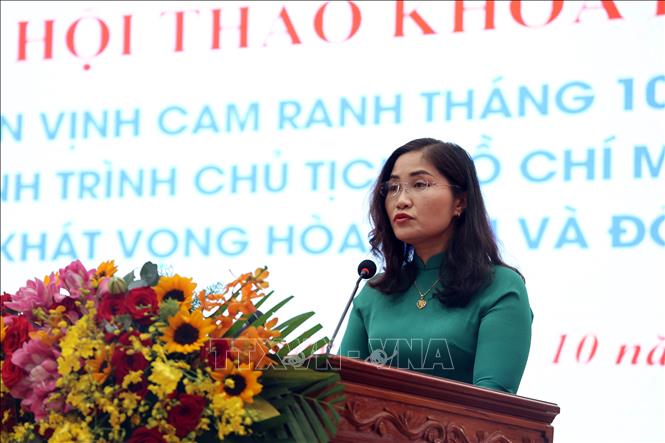 Hiệu trưởng Trường chính trị Khánh Hòa Lưu Hồng Vân phát biểu. Ảnh: Đặng Tuấn -TTXVN 