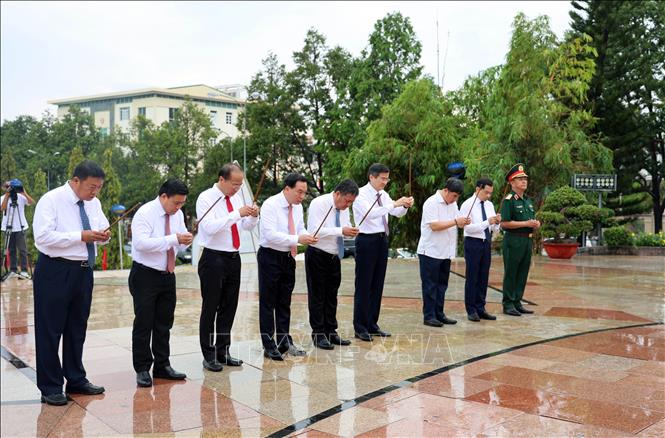 Lễ dâng hương tưởng niệm Chủ tịch Hồ Chí Minh tại Cam Ranh, Khánh Hoà. Ảnh Đặng Tuấn - TTXVN 