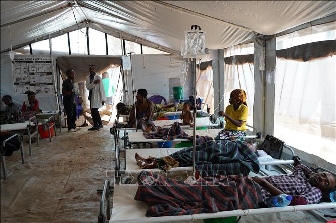 Điều trị cho bệnh nhân Ebola ở Bukavu, CHDC Congo ngày 15/9/2026. Ảnh: THX/TTXVN phát