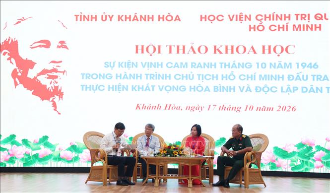 Toàn cảnh tảo đàm dấu ấn 80 năm Chủ tịch Hồ Chí Minh đến vịnh Cam Ranh, Khánh Hòa. Ảnh: Đặng Tuấn-TTXVN