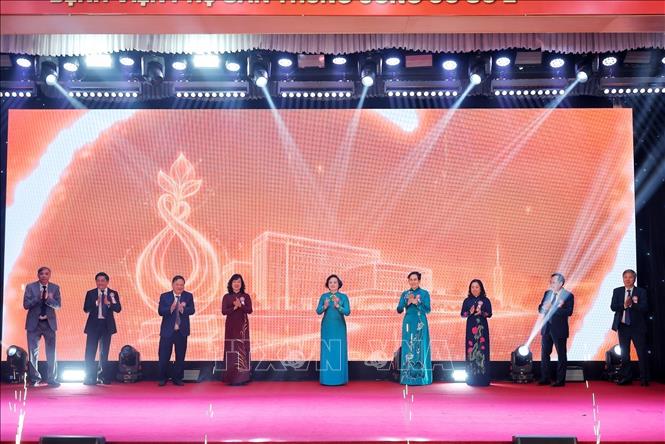 Các đại biểu thực hiện nghi thức khai trương Bệnh viện Phụ sản Trung ương cơ sở 2 tại xã Kiều Phú (Hà Nội). Ảnh: Phạm Tuấn Anh - TTXVN