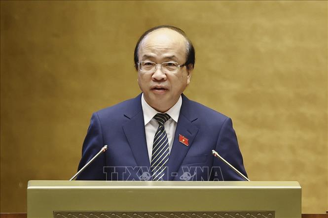 Chủ nhiệm Ủy ban Pháp luật và Tư pháp của Quốc hội Phan Chí Hiếu trình bày: Báo cáo ý kiến của Thường trực Ủy ban Pháp luật và Tư pháp đối với nội dung dự kiến tiếp thu, giải trình và chỉnh lý dự thảo Bộ luật Hình sự (sửa đổi) và Báo cáo thẩm tra về dự án Luật Tổ chức cơ quan điều tra hình sự (sửa đổi). Ảnh: Doãn Tấn – TTXVN