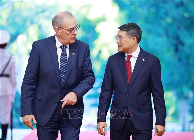 Thủ tướng Lê Minh Hưng hội kiến Tổng thống Liên bang Thụy Sĩ Guy Parmelin. Ảnh: Dương Giang – TTXVN
