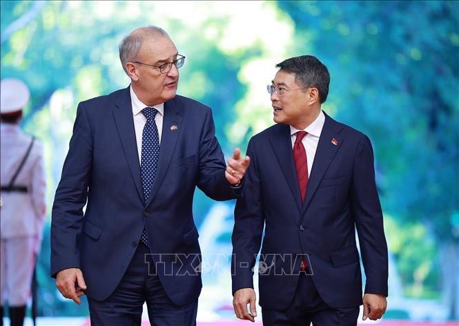 Thủ tướng Lê Minh Hưng hội kiến Tổng thống Liên bang Thụy Sĩ Guy Parmelin. Ảnh: Dương Giang – TTXVN
