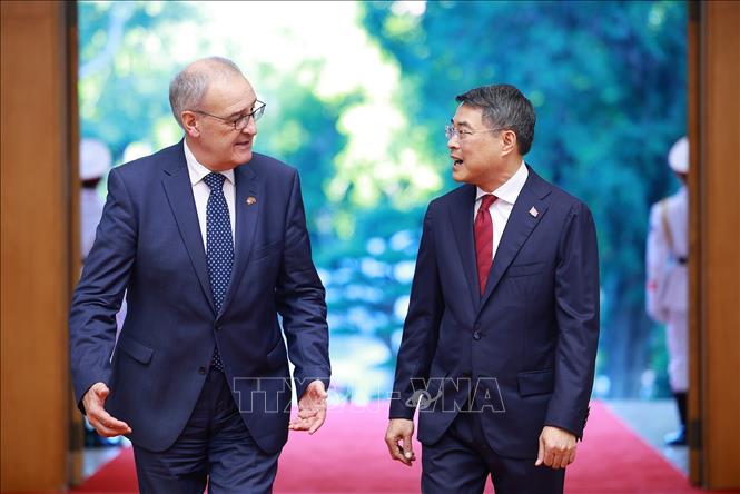 Thủ tướng Lê Minh Hưng hội kiến Tổng thống Liên bang Thụy Sĩ Guy Parmelin. Ảnh: Dương Giang – TTXVN
