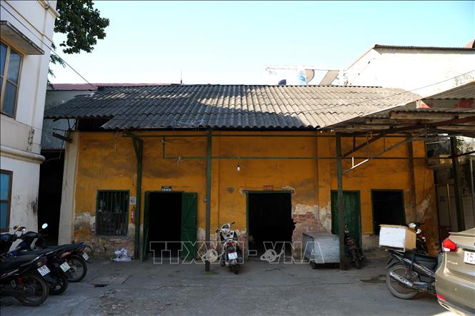 Nhà số 3, ngôi 1, đường Lương Văn Can, phường Gia Viên, một trong hàng trăm căn nhà công sản tại Hải Phòng đang ngày càng xuống cấp. Ảnh: Hoàng Ngọc - TTXVN