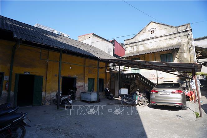 Nhà số 3, ngôi 1, đường Lương Văn Can, phường Gia Viên, một trong hàng trăm căn nhà công sản tại Hải Phòng đang ngày càng xuống cấp. Ảnh: Hoàng Ngọc - TTXVN