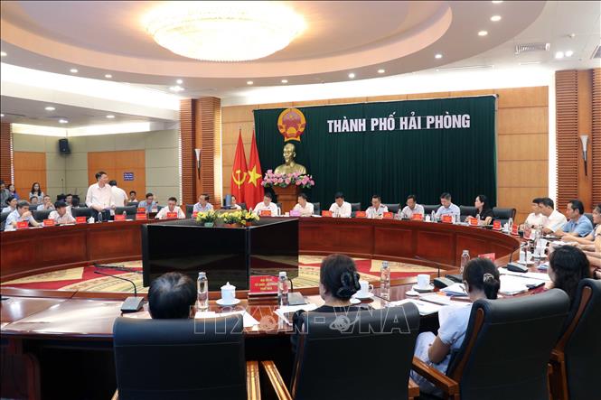 UBND thành phố Hải Phòng tổ chức đối thoại với các cá nhân, tổ chức thuê nhà công sản. Ảnh: Hoàng Ngọc - TTXVN