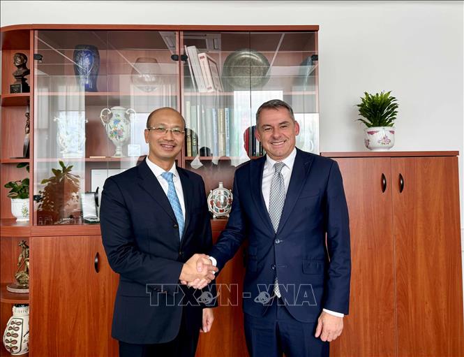 Vietnam, Hungary promote cooperation in agriculture, science ...