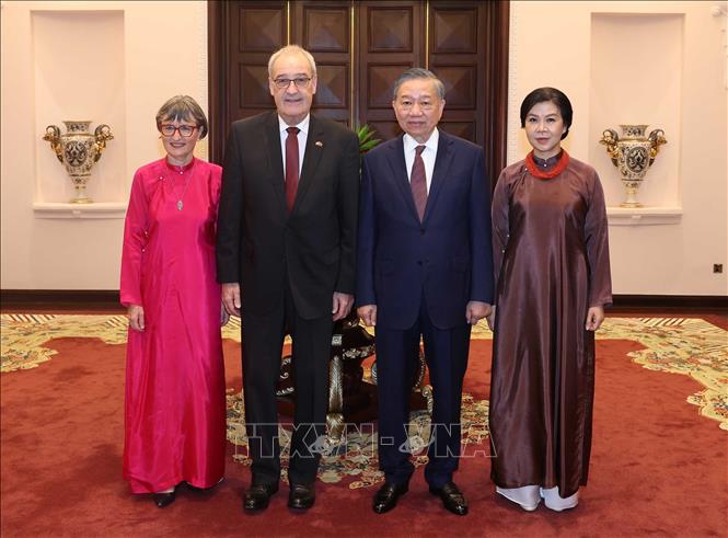 Tổng Bí thư, Chủ tịch nước Tô Lâm và Phu nhân Ngô Phương Ly cùng Tổng thống Thụy Sĩ Guy Parmelin và Phu nhân Caroline Parmelin chụp ảnh chung. Ảnh: Thống Nhất - TTXVN