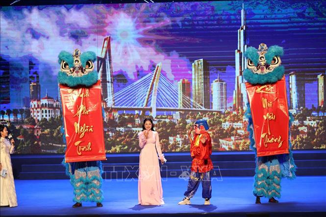 Tiếp mục văn nghệ tại Chương trình. Ảnh: Xuân Khu-TTXVN