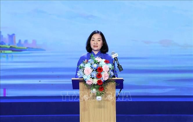 Bà Trương Thị Bích Hạnh, Phó Chủ tịch Thường trực Ủy ban MTTQ Việt Nam Thành phố phát biểu tại chương trình. Ảnh: Xuân Khu-TTXVN