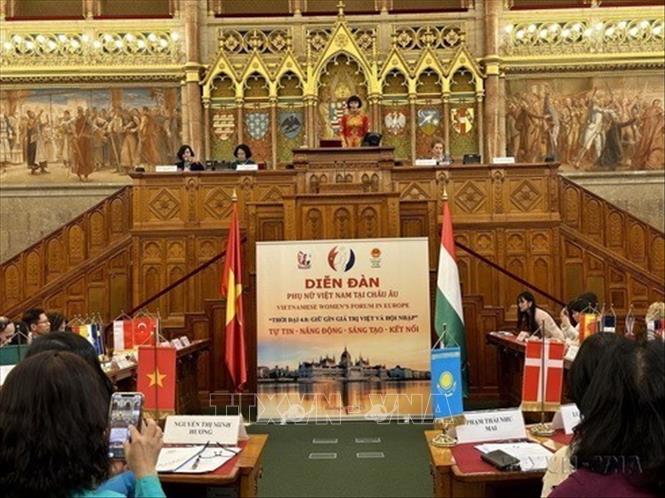Diễn đàn Phụ nữ Việt Nam tại châu Âu, với chủ đề 