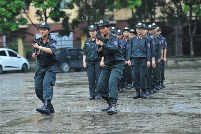 Các nữ chiến sĩ CSCĐ (Phòng Cảnh sát cơ động, Công an tỉnh Ninh Bình) tập luyện hăng say, hoàn thành xuất sắc các bài tập và chấp hành nghiêm kỷ luật với đúng tư tưởng “Vượt nắng, thắng mưa, say sưa luyện tập, kỷ luật là sức mạnh” (2019). Ảnh: Minh Đức - TTXVN