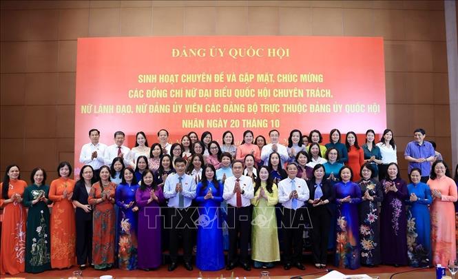 Chiều 17/10/2025, tại Nhà Quốc hội, Chủ tịch Quốc hội Trần Thanh Mẫn gặp mặt, chúc mừng các nữ đại biểu Quốc hội chuyên trách, lãnh đạo và Đảng ủy viên các Đảng bộ trực thuộc Quốc hội nhân ngày Phụ nữ Việt Nam 20/10. Ảnh: Tuấn Anh - TTXVN